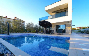 Awesome Home In Vodnjan With Heated Swimming Pool